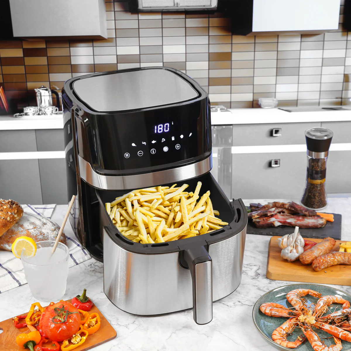 Royal Swiss Fryer ® Friggitrice Ad Aria da 8L 1700W - un nuovo modo sano e gustoso di cucinare - 95% di grassi in meno e fino all'80% di calorie in meno - 8 programmi preimpostati