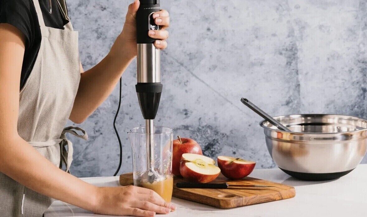 Royal Swiss Pan Set ® - Frullatore Ad Immersione 3 in 1 - Multiplo e Frusta - potente motore da 500 watt - 2 velocità - Frusta a immersione in acciaio inox rimovibile - contenitore di miscelazione di alta qualità da 650 ml